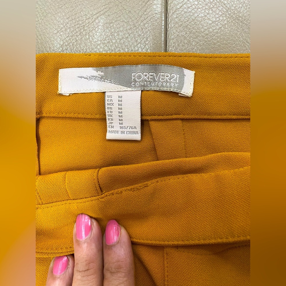 FOREVER 21 MUSTARD SKIRT WITH FRONT SLIT & FRONT POCKETS! Brand new! Never worn! - Picture 4 of 4